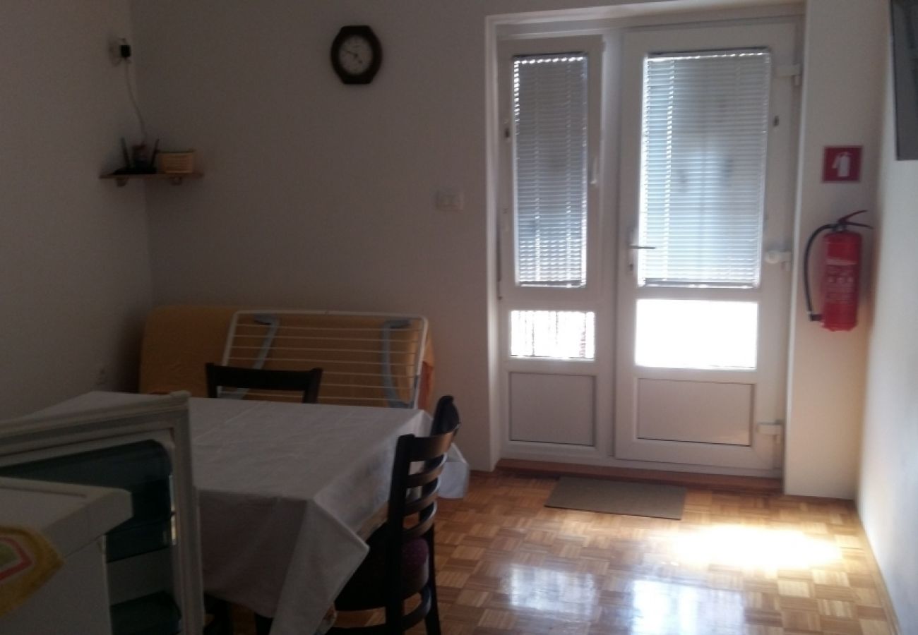 Appartement à Kustici - Appartement dans Kustici avec vue mer, Balcon, Climatisation, WIFI (3597-3)