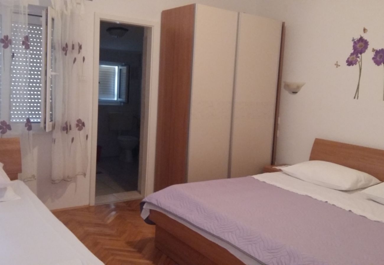 Appartement à Kustici - Appartement dans Kustici avec vue mer, Balcon, Climatisation, WIFI (3597-3)