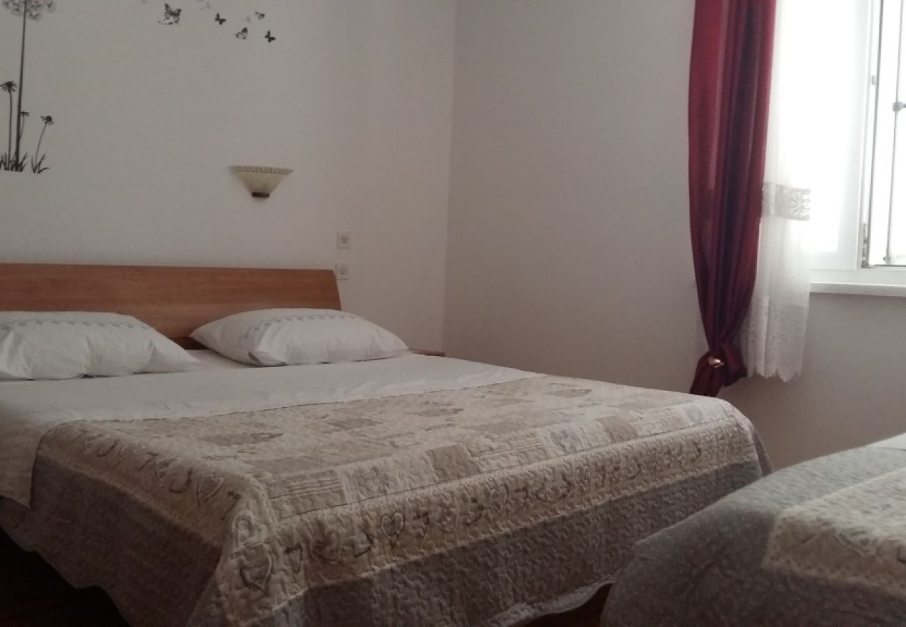 Appartement à Kustici - Appartement dans Kustici avec vue mer, terrasse, Climatisation, WIFI (3597-4)