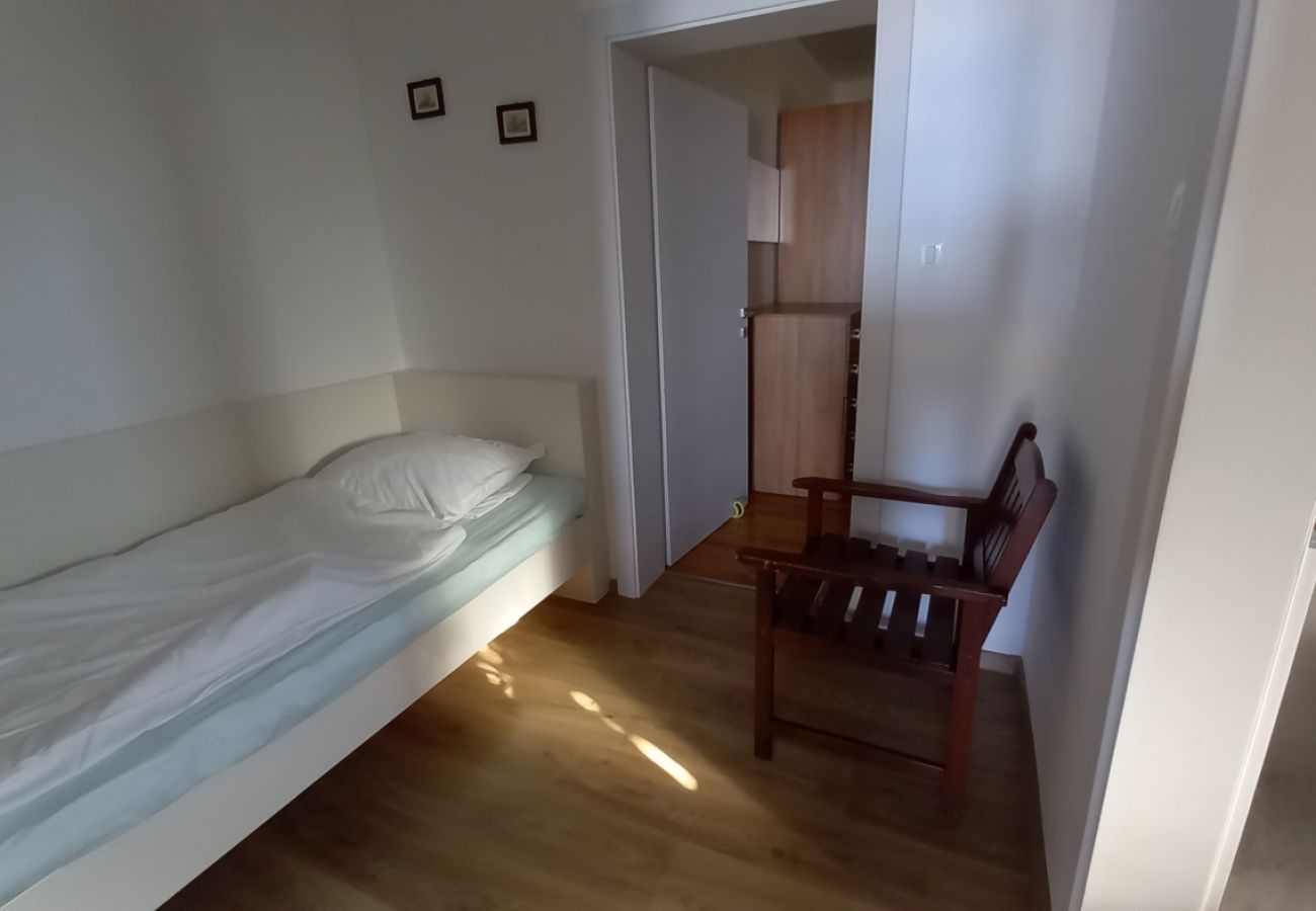 Appartement à Kustici - Appartement dans Kustici avec vue mer, terrasse, Climatisation, WIFI (3597-4)