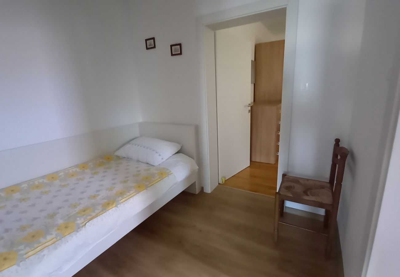 Appartement à Kustici - Appartement dans Kustici avec vue mer, terrasse, Climatisation, WIFI (3597-4)