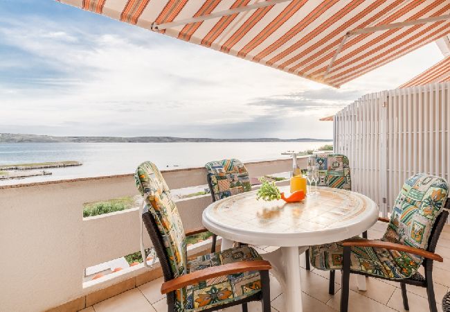 Appartement à Kustici - Appartement dans Kustici avec vue mer, Balcon, Climatisation, WIFI (3589-2) Appartement à Kustici - Appartement dans Kustici avec vue mer, Balcon, Climatisation, WIFI (3589-2)