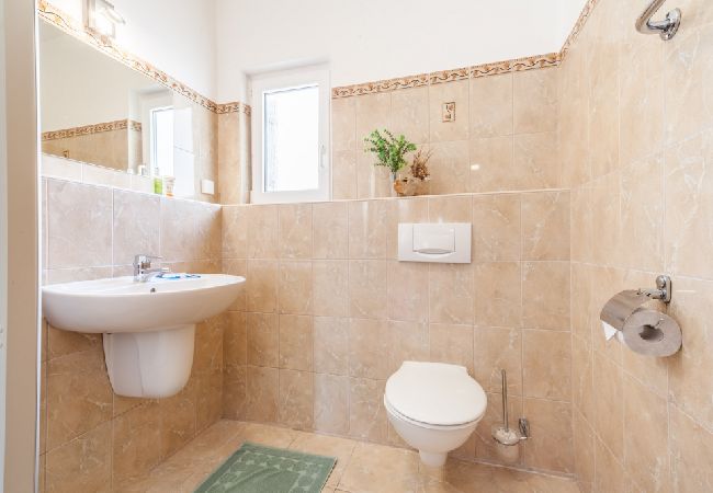 Appartement à Kustici - Appartement dans Kustici avec vue mer, Balcon, Climatisation, WIFI (3589-5) Appartement à Kustici - Appartement dans Kustici avec vue mer, Balcon, Climatisation, WIFI (3589-5)