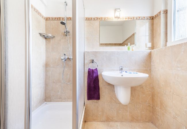 Appartement à Kustici - Appartement dans Kustici avec vue mer, Balcon, Climatisation, WIFI (3589-5) Appartement à Kustici - Appartement dans Kustici avec vue mer, Balcon, Climatisation, WIFI (3589-5)