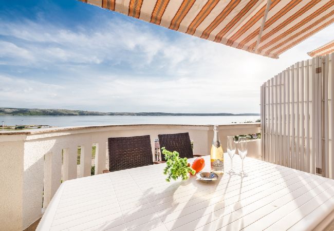 Appartement à Kustici - Appartement dans Kustici avec vue mer, Balcon, Climatisation, WIFI (3589-5) Appartement à Kustici - Appartement dans Kustici avec vue mer, Balcon, Climatisation, WIFI (3589-5)