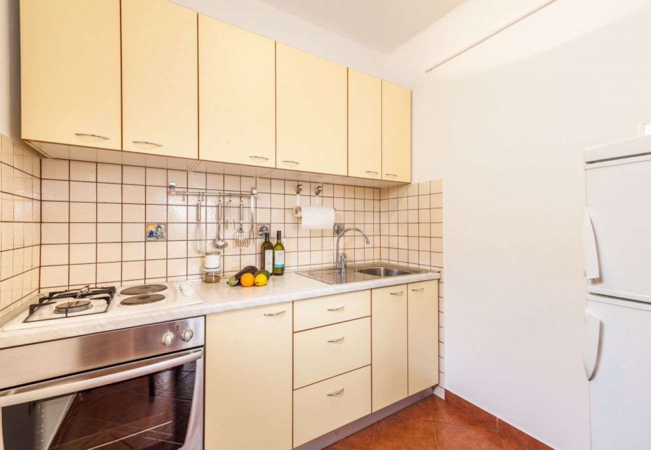 Appartement à Kustici - Appartement dans Kustici avec vue mer, Balcon, Climatisation, WIFI (3589-5)