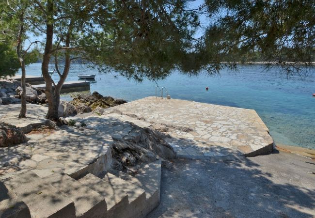 Appartement à Karbuni - Appartement dans Karbuni avec vue mer, terrasse, Climatisation, WIFI (3609-1) Appartement à Karbuni - Appartement dans Karbuni avec vue mer, terrasse, Climatisation, WIFI (3609-1)