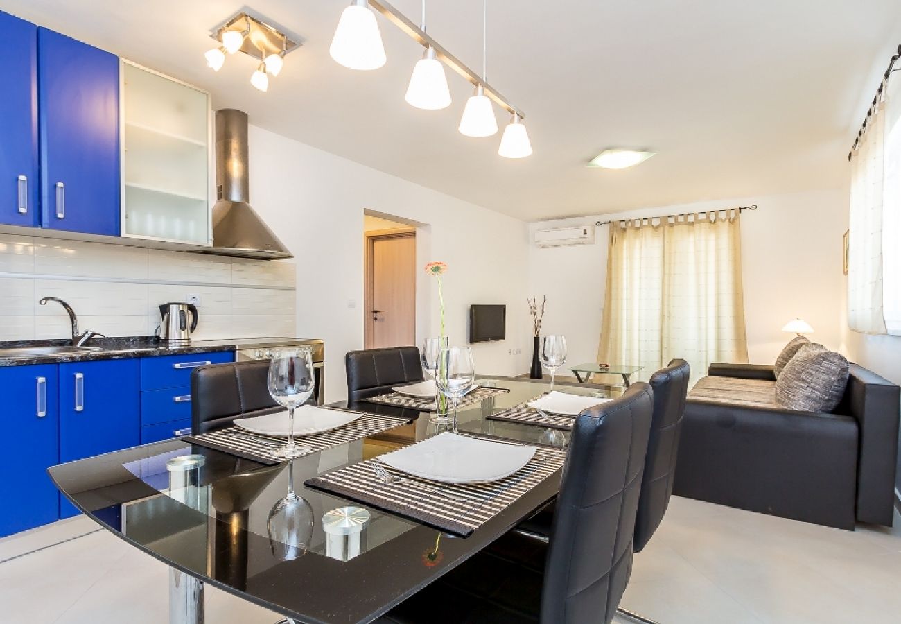 Appartement à Medulin - Appartement dans Medulin avec loggia, Climatisation, WIFI, Machine à laver (3613-1)