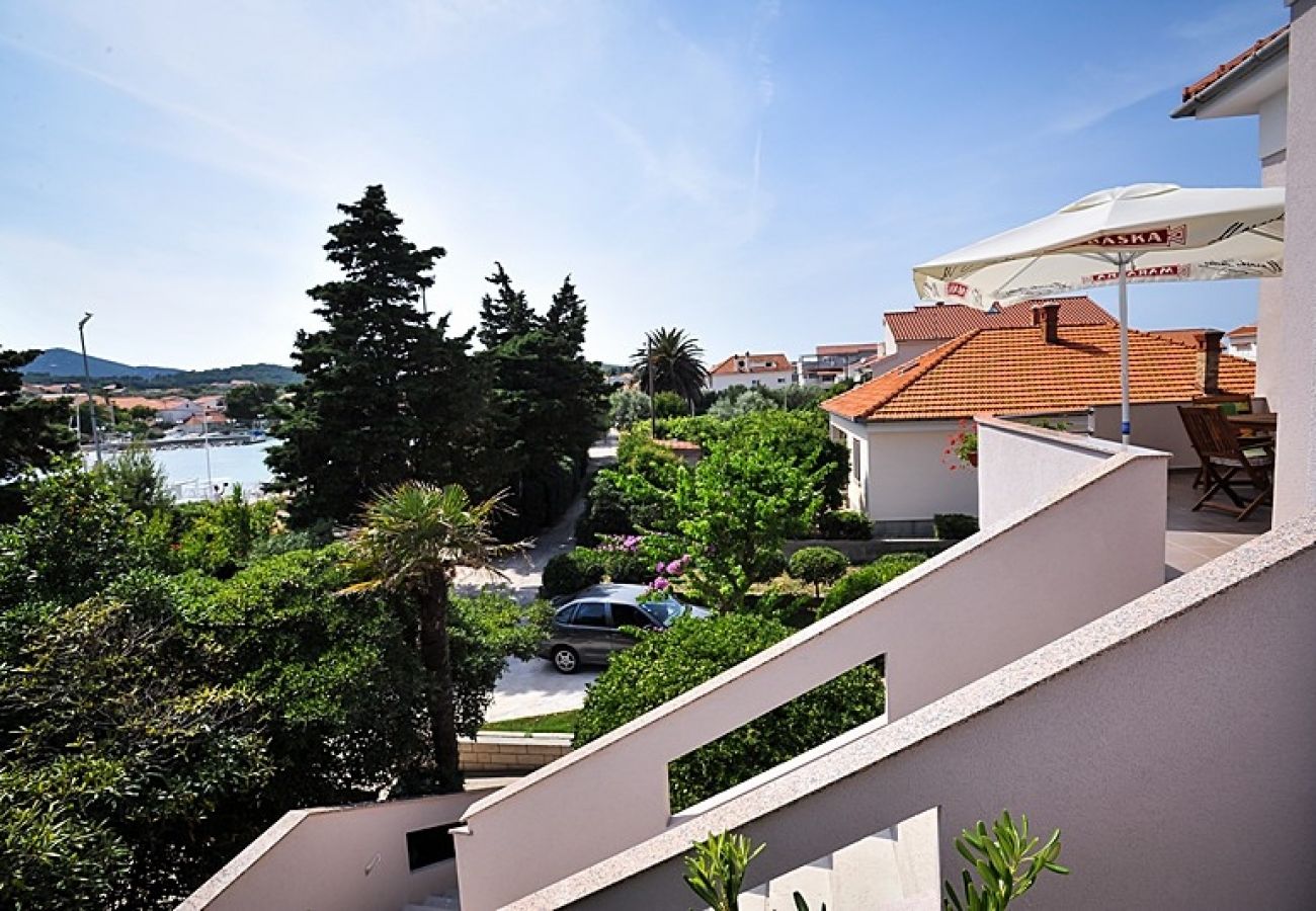 Appartement à Poljana - Appartement dans Poljana avec vue mer, terrasse, Climatisation, WIFI (3617-1)