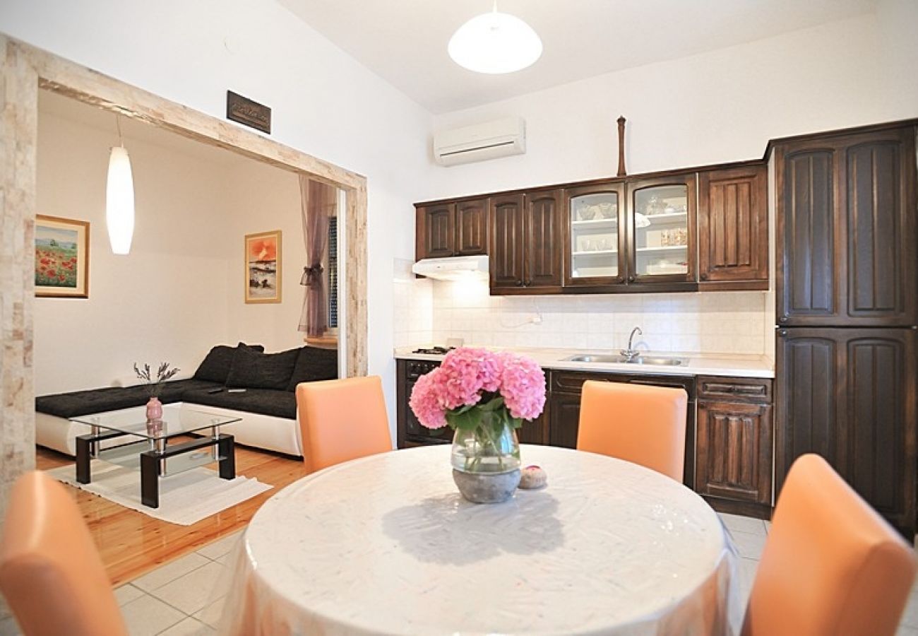 Appartement à Poljana - Appartement dans Poljana avec vue mer, terrasse, Climatisation, WIFI (3617-1)