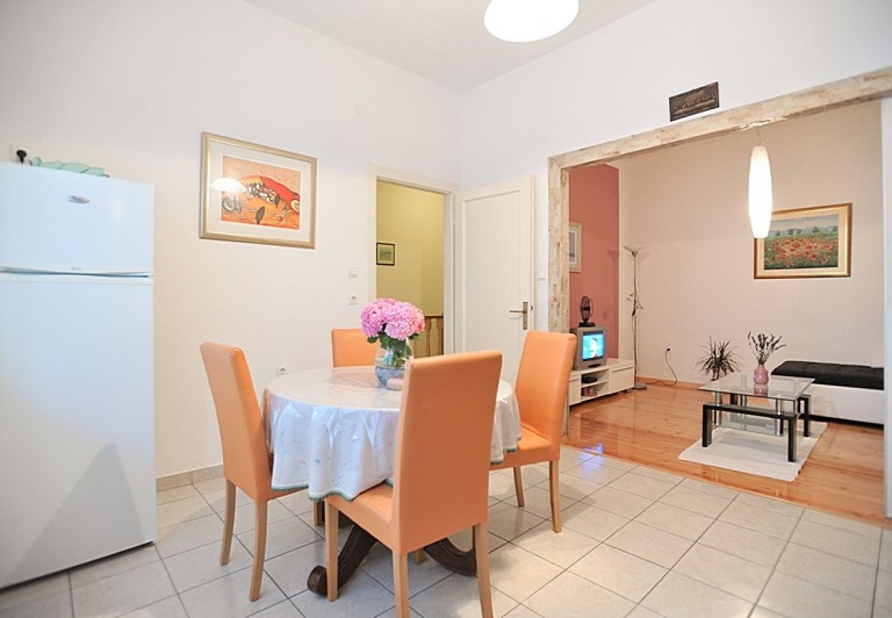 Appartement à Poljana - Appartement dans Poljana avec vue mer, terrasse, Climatisation, WIFI (3617-1)