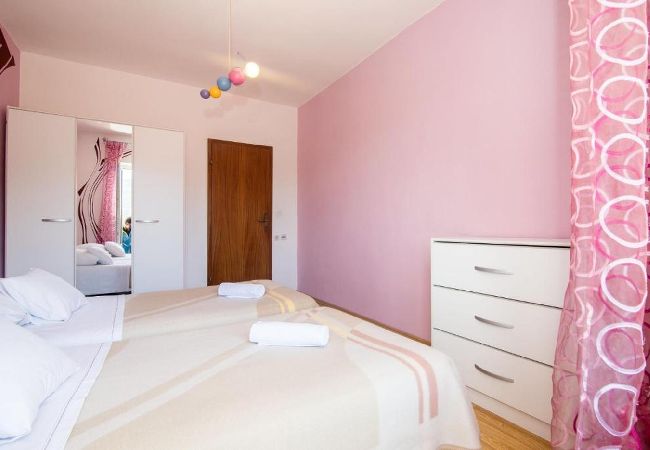 Appartement à Jelsa - Appartement dans Jelsa avec Balcon, Climatisation, WIFI (3621-1) Appartement à Jelsa - Appartement dans Jelsa avec Balcon, Climatisation, WIFI (3621-1)