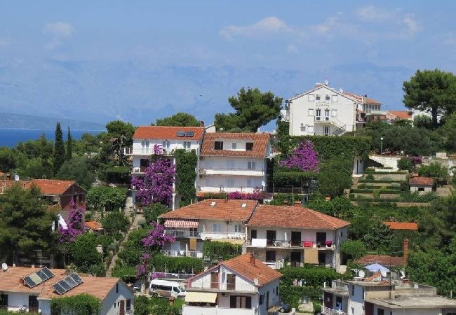 Appartement à Jelsa - Appartement dans Jelsa avec terrasse, Climatisation, WIFI (3621-2) Appartement à Jelsa - Appartement dans Jelsa avec terrasse, Climatisation, WIFI (3621-2)