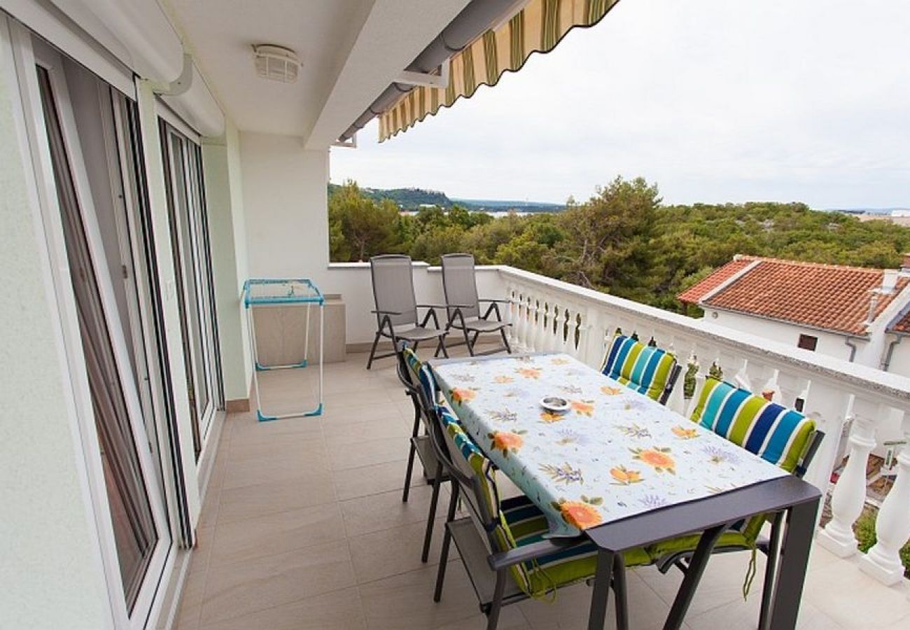 Appartement à Omišalj - Appartement dans Omišalj avec vue mer, terrasse, Climatisation, WIFI (3623-2)