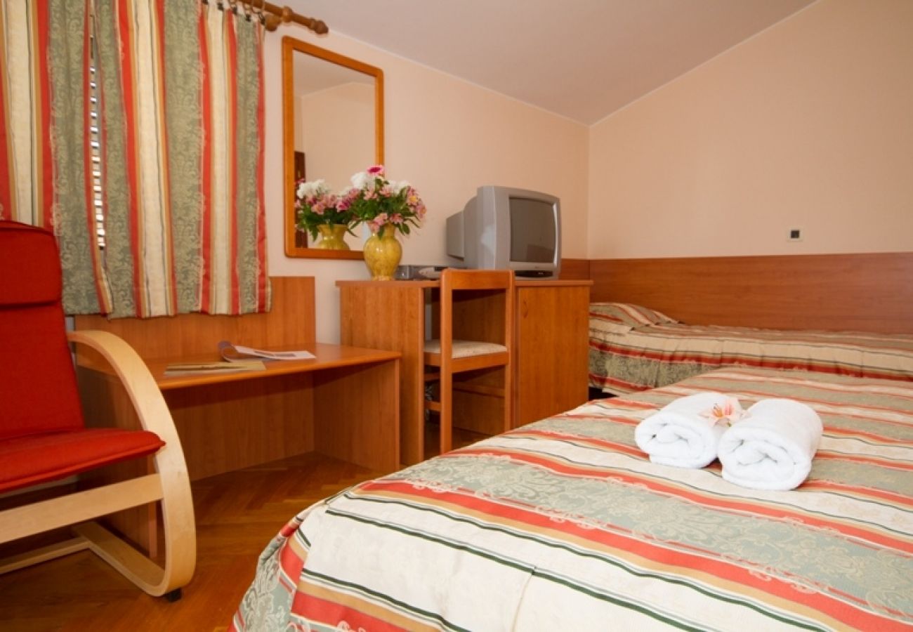 Chambres d'hôtes à Rovinj - Chambre dans Rovinj avec Balcon, Climatisation, WIFI (3631-2)