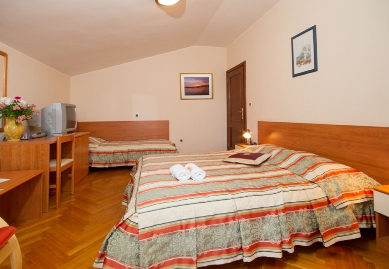 Chambres d'hôtes à Rovinj - Chambre dans Rovinj avec Balcon, Climatisation, WIFI (3631-2)