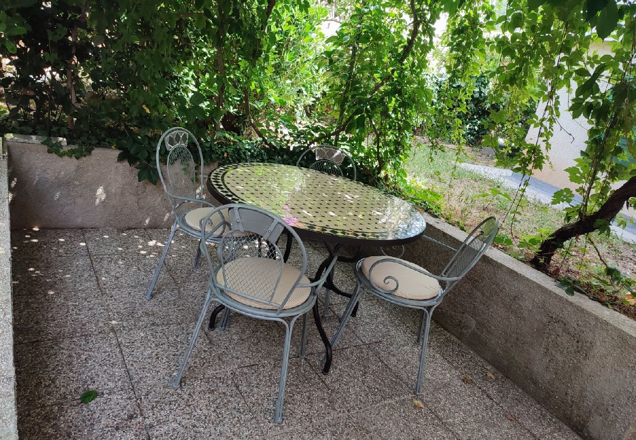 Appartement à Bol - Appartement dans Bol avec terrasse, Climatisation, WIFI, Machine à laver (3634-4)