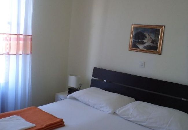 Appartement à Rab - Appartement dans Barbat avec vue mer, Balcon, Climatisation, WIFI (3664-2) Appartement à Rab - Appartement dans Barbat avec vue mer, Balcon, Climatisation, WIFI (3664-2)