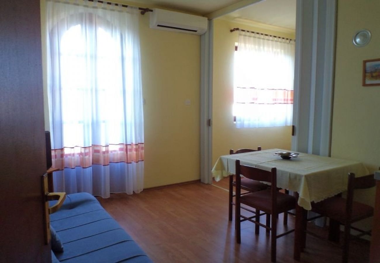 Appartement à Rab - Appartement dans Barbat avec vue mer, Balcon, Climatisation, WIFI (3664-3)