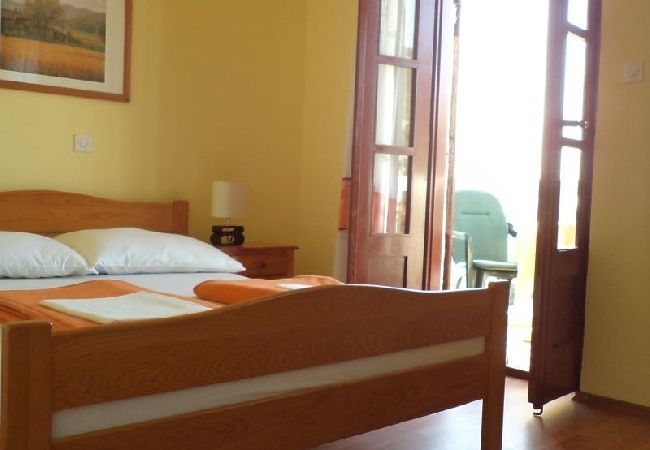 Appartement à Rab - Appartement dans Barbat avec vue mer, Balcon, Climatisation, WIFI (3664-4) Appartement à Rab - Appartement dans Barbat avec vue mer, Balcon, Climatisation, WIFI (3664-4)