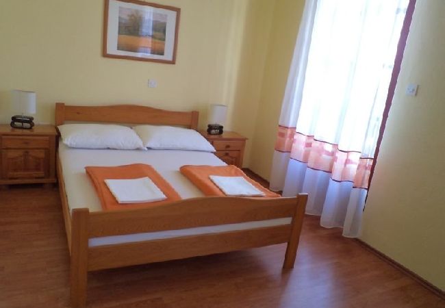 Appartement à Rab - Appartement dans Barbat avec vue mer, Balcon, Climatisation, WIFI (3664-4) Appartement à Rab - Appartement dans Barbat avec vue mer, Balcon, Climatisation, WIFI (3664-4)