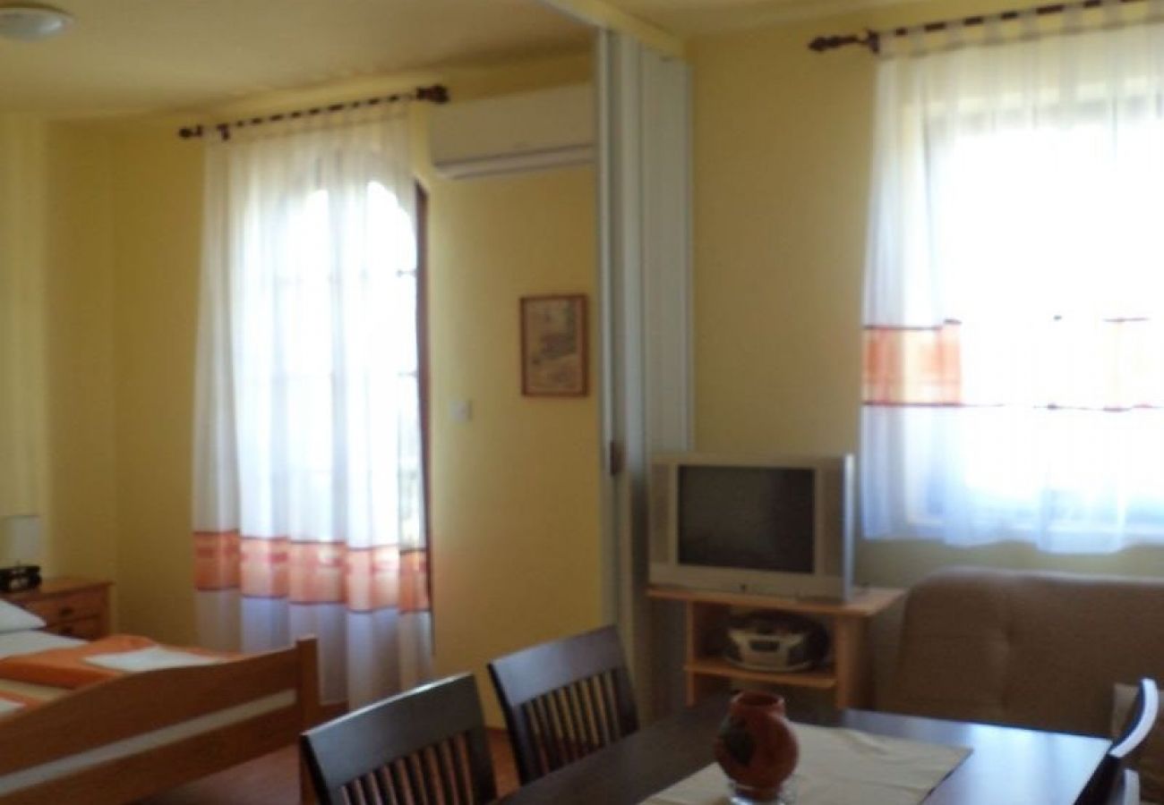 Appartement à Rab - Appartement dans Barbat avec vue mer, Balcon, Climatisation, WIFI (3664-4)