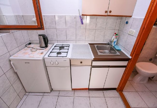 Appartement à Podaca - Appartement dans Podaca avec vue mer, terrasse, WIFI (3676-1) Appartement à Podaca - Appartement dans Podaca avec vue mer, terrasse, WIFI (3676-1)