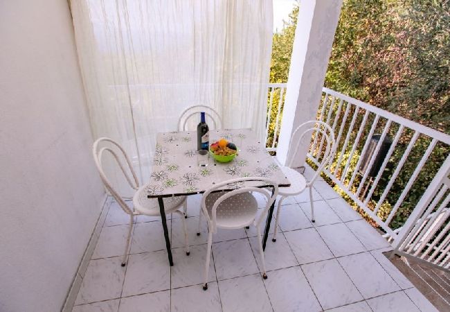 Appartement à Podaca - Appartement dans Podaca avec vue mer, terrasse, WIFI (3676-1) Appartement à Podaca - Appartement dans Podaca avec vue mer, terrasse, WIFI (3676-1)