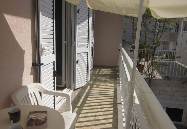 Studio à Hvar - Appartement Studio dans Hvar avec vue mer, Balcon, Climatisation, WIFI (3666-1) Studio à Hvar - Appartement Studio dans Hvar avec vue mer, Balcon, Climatisation, WIFI (3666-1)