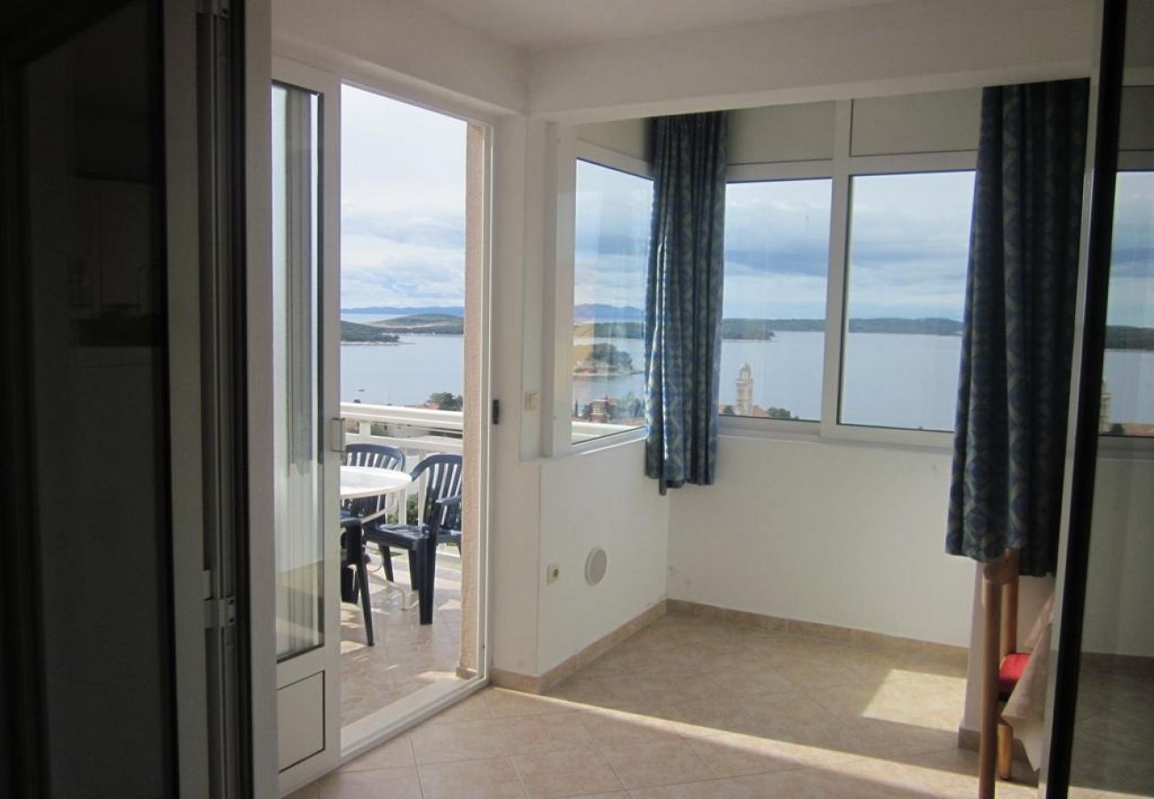 Appartement à Hvar - Appartement dans Hvar avec vue mer, terrasse, Climatisation, WIFI (3666-2)