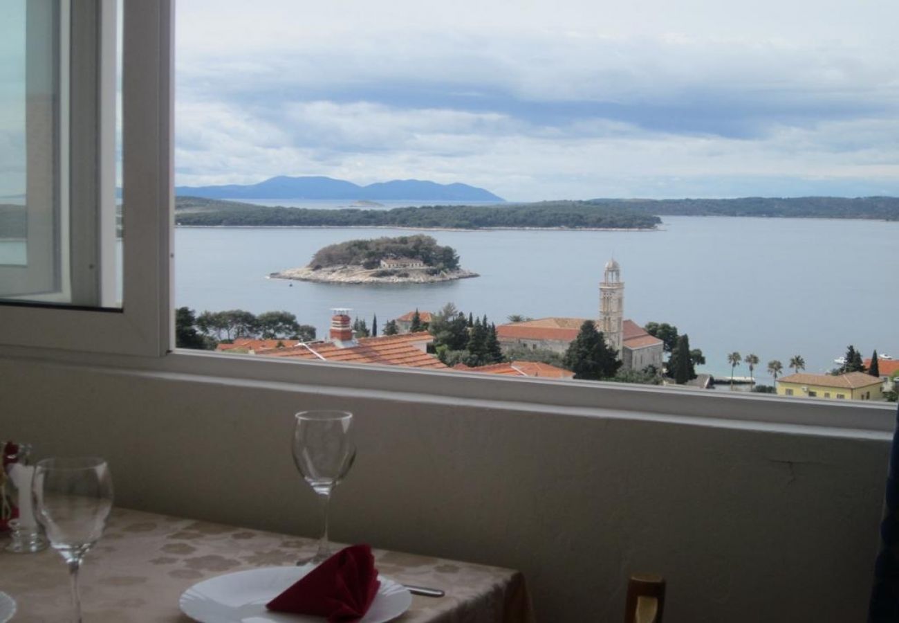 Appartement à Hvar - Appartement dans Hvar avec vue mer, terrasse, Climatisation, WIFI (3666-2)