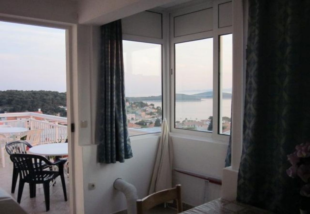 Appartement à Hvar - Appartement dans Hvar avec vue mer, terrasse, Climatisation, WIFI (3666-2)