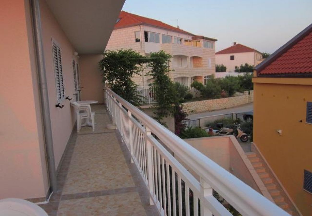 Appartement à Hvar - Appartement dans Hvar avec vue mer, terrasse, Climatisation, WIFI (3666-2)