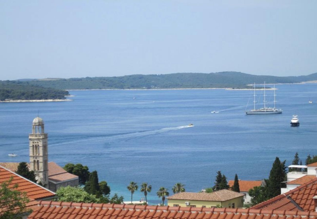 Appartement à Hvar - Appartement dans Hvar avec vue mer, terrasse, Climatisation, WIFI (3666-2)