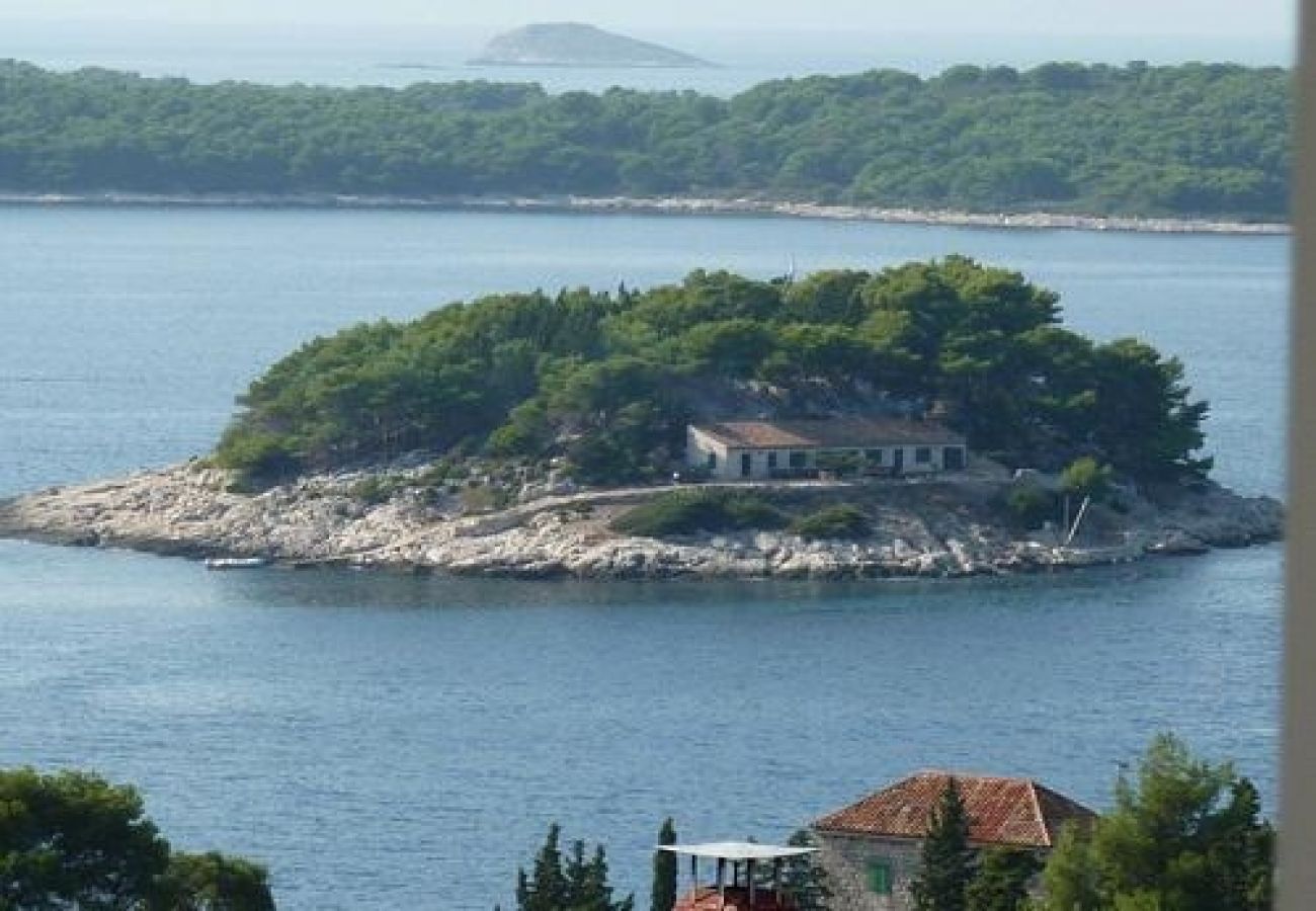 Chambres d'hôtes à Hvar - Chambre dans Hvar avec vue mer, terrasse, Climatisation, WIFI (3666-3)