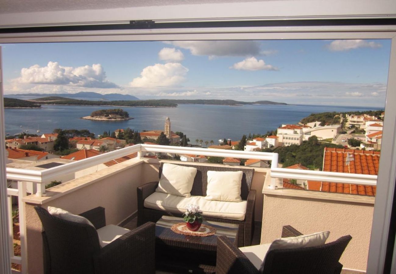 Appartement à Hvar - Appartement dans Hvar avec vue mer, terrasse, Climatisation, WIFI (3666-4)