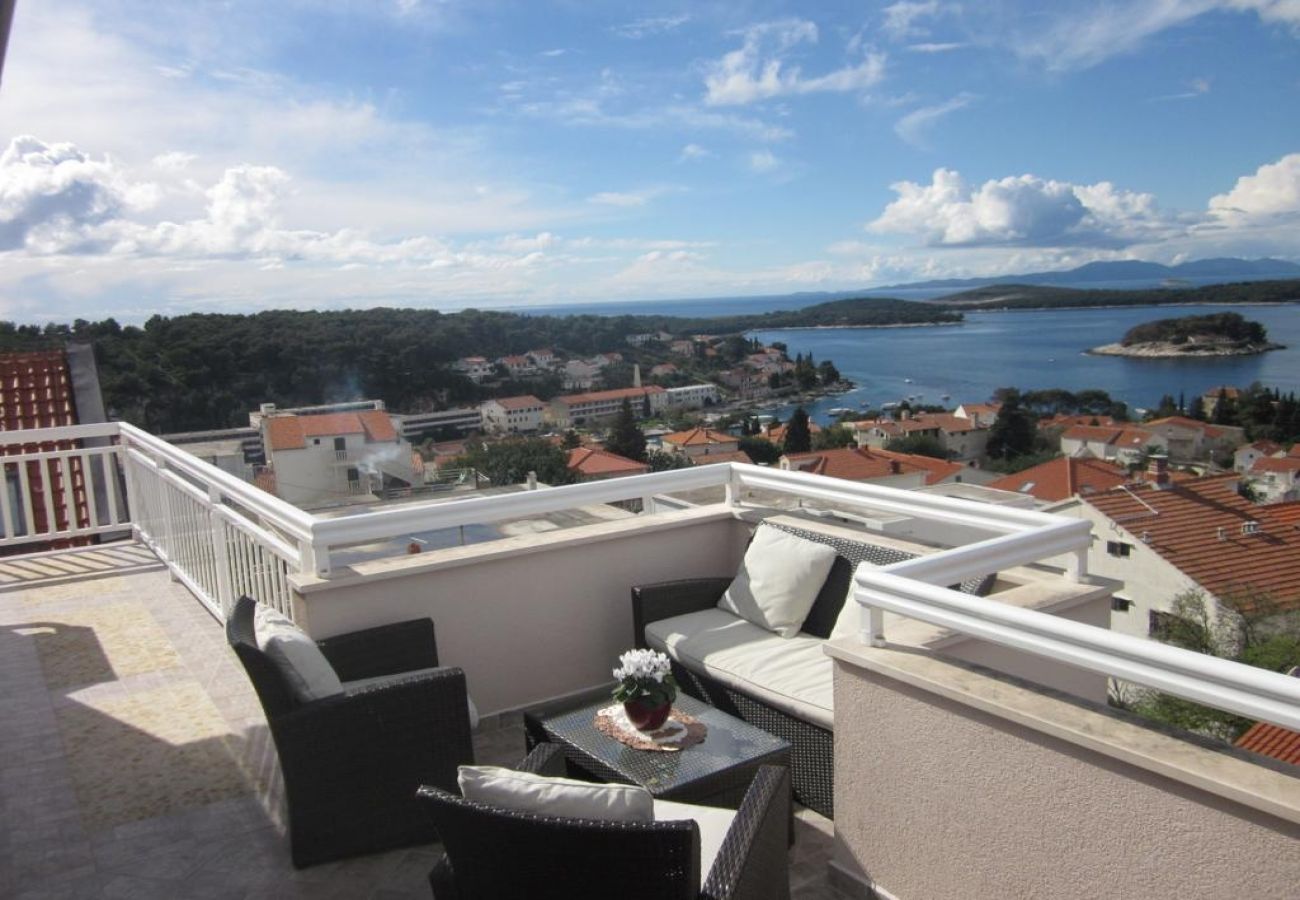 Appartement à Hvar - Appartement dans Hvar avec vue mer, terrasse, Climatisation, WIFI (3666-4)