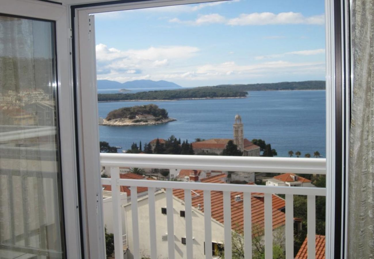 Appartement à Hvar - Appartement dans Hvar avec vue mer, terrasse, Climatisation, WIFI (3666-5)