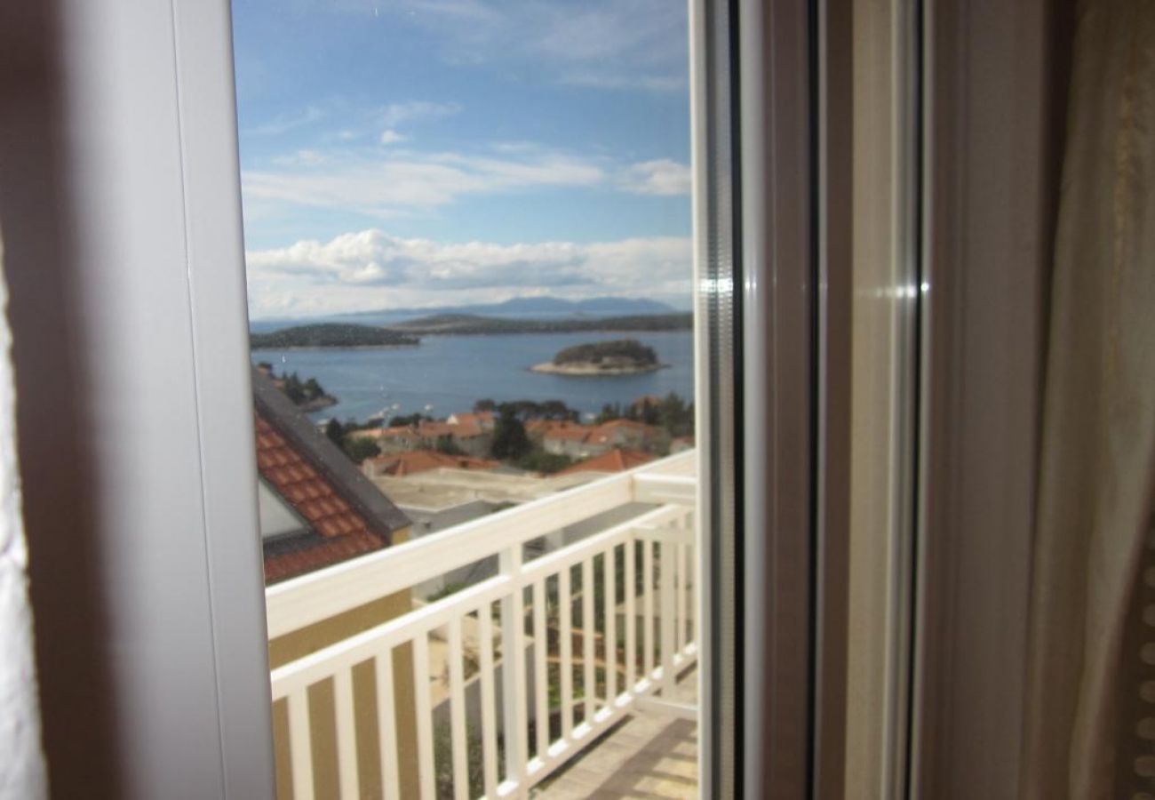 Appartement à Hvar - Appartement dans Hvar avec vue mer, terrasse, Climatisation, WIFI (3666-5)