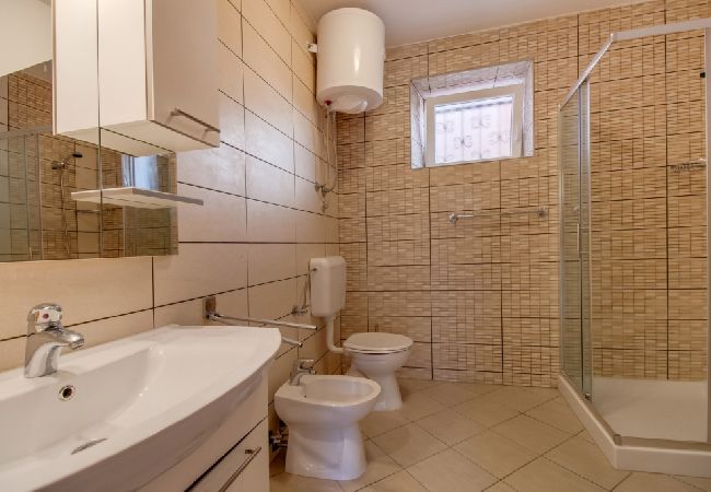 Appartement à Mali Lošinj - Appartement dans Mali Lošinj avec terrasse, Climatisation, Machine à laver (3683-1) Appartement à Mali Lošinj - Appartement dans Mali Lošinj avec terrasse, Climatisation, Machine à laver (3683-1)