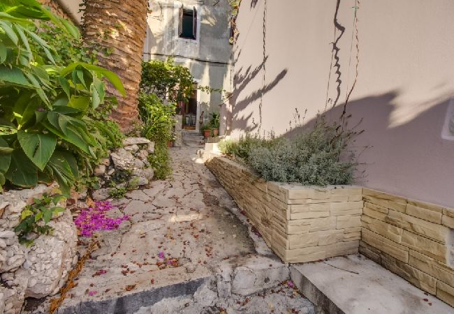 Appartement à Mali Lošinj - Appartement dans Mali Lošinj avec terrasse, Climatisation, Machine à laver (3683-1) Appartement à Mali Lošinj - Appartement dans Mali Lošinj avec terrasse, Climatisation, Machine à laver (3683-1)