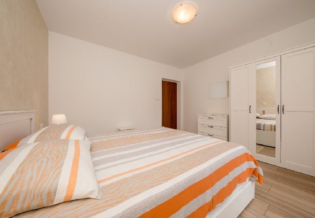 Appartement à Palit - Appartement dans Palit avec terrasse, Climatisation, WIFI, Lave-vaisselle (820-3) Appartement à Palit - Appartement dans Palit avec terrasse, Climatisation, WIFI, Lave-vaisselle (820-3)