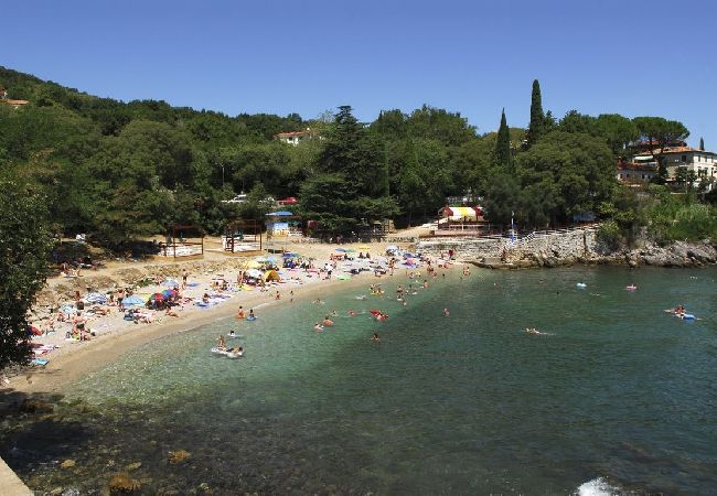 Appartement à Lovran - Appartement dans Lovran avec vue mer, terrasse, Climatisation, WIFI (3698-2) Appartement à Lovran - Appartement dans Lovran avec vue mer, terrasse, Climatisation, WIFI (3698-2)