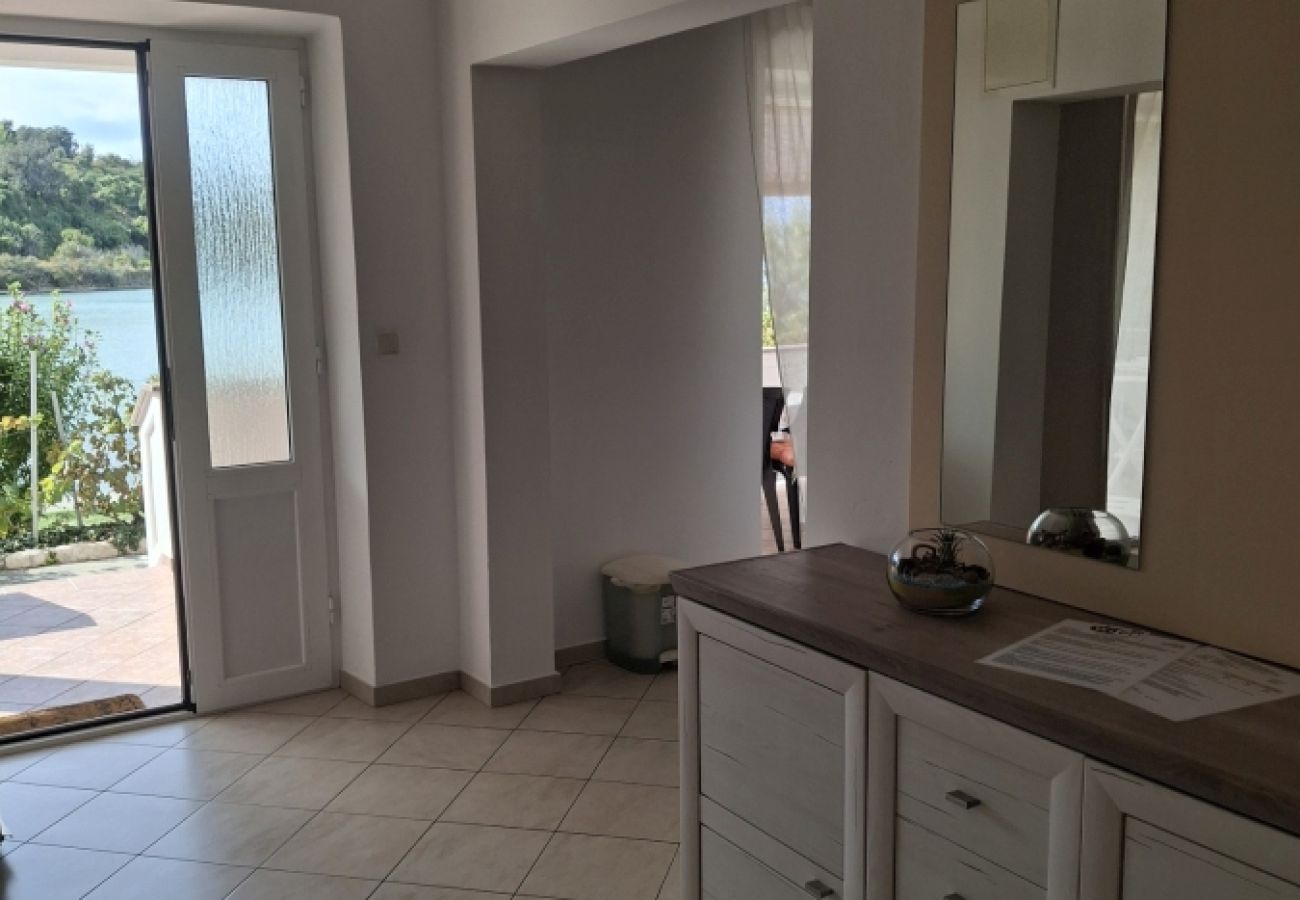 Appartement à Kampor - Appartement dans Kampor avec vue mer, terrasse, Climatisation, WIFI (3708-1)
