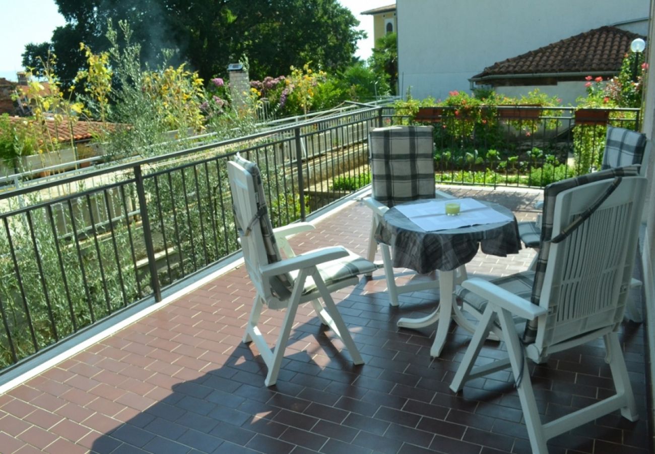 Appartement à Lovran - Appartement dans Lovran avec terrasse, Climatisation, WIFI, Machine à laver (3735-1)