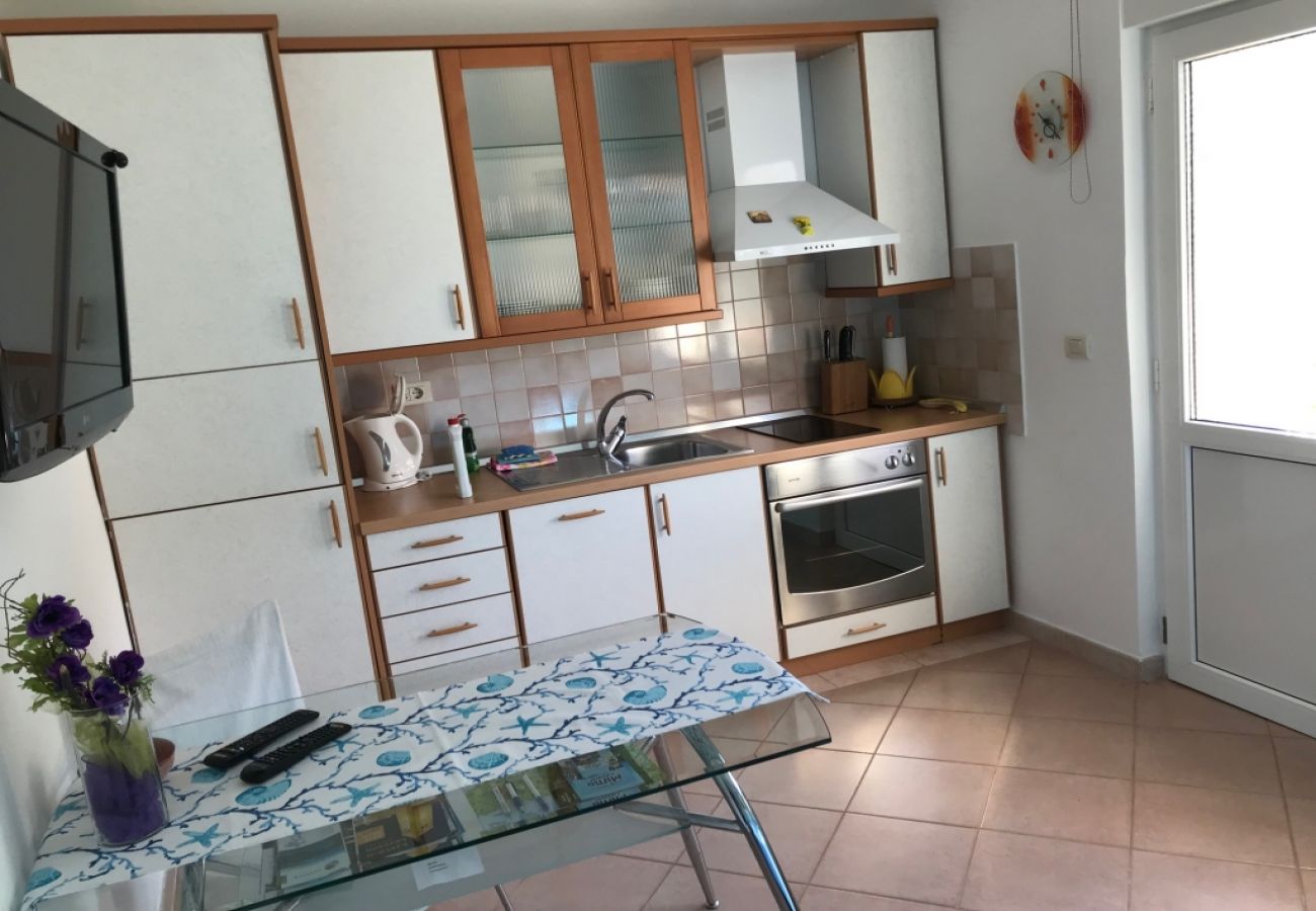 Appartement à Lovran - Appartement dans Lovran avec terrasse, Climatisation, WIFI, Machine à laver (3735-2)