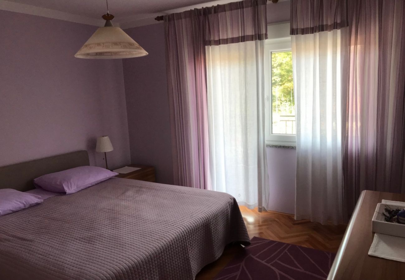 Appartement à Lovran - Appartement dans Lovran avec terrasse, Climatisation, WIFI, Machine à laver (3735-2)