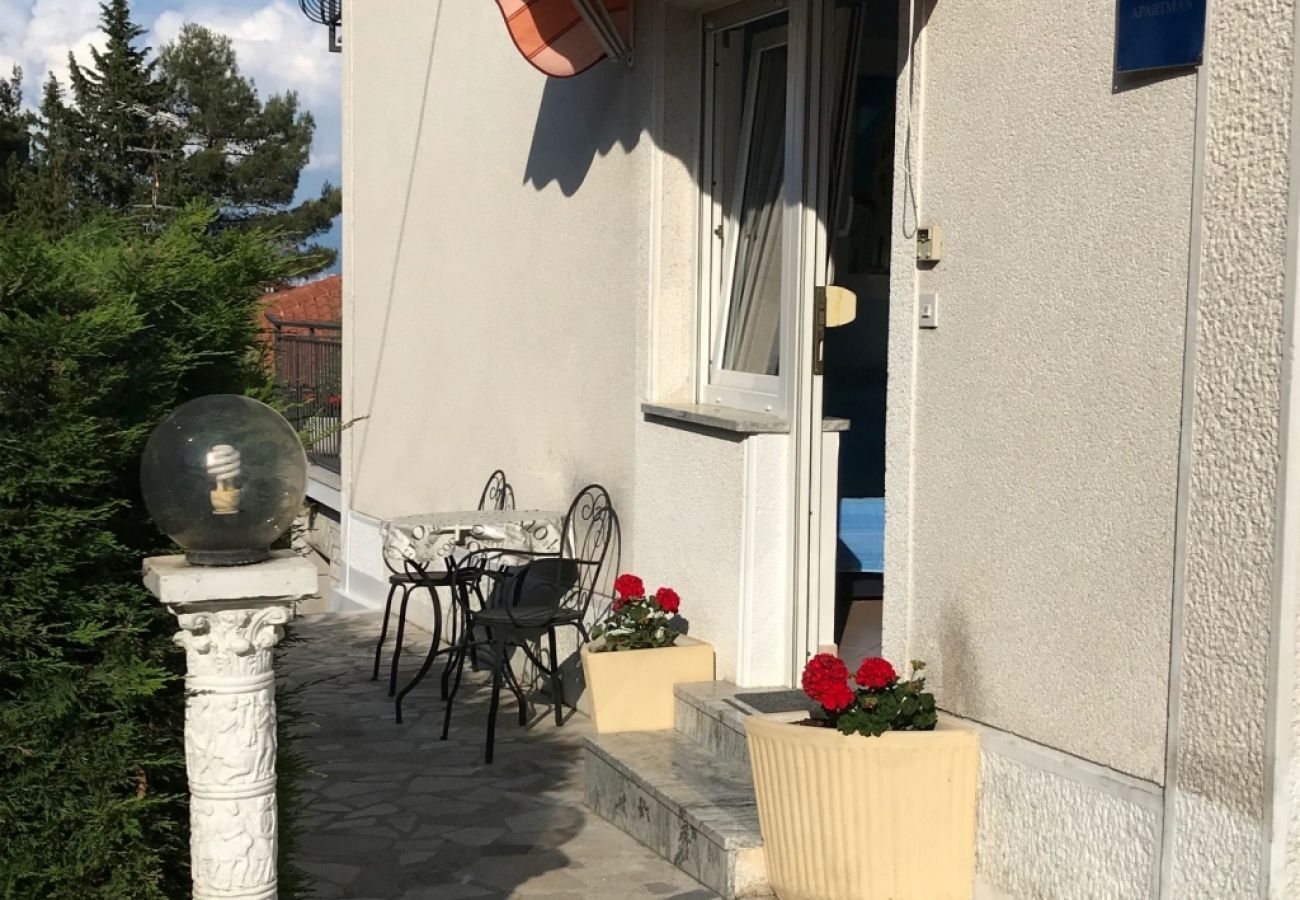 Appartement à Lovran - Appartement dans Lovran avec terrasse, Climatisation, WIFI, Machine à laver (3735-2)