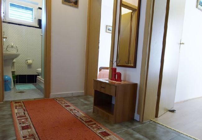 Appartement à Rab - Appartement dans Rab avec vue mer, Balcon, WIFI, Machine à laver (3728-1) Appartement à Rab - Appartement dans Rab avec vue mer, Balcon, WIFI, Machine à laver (3728-1)