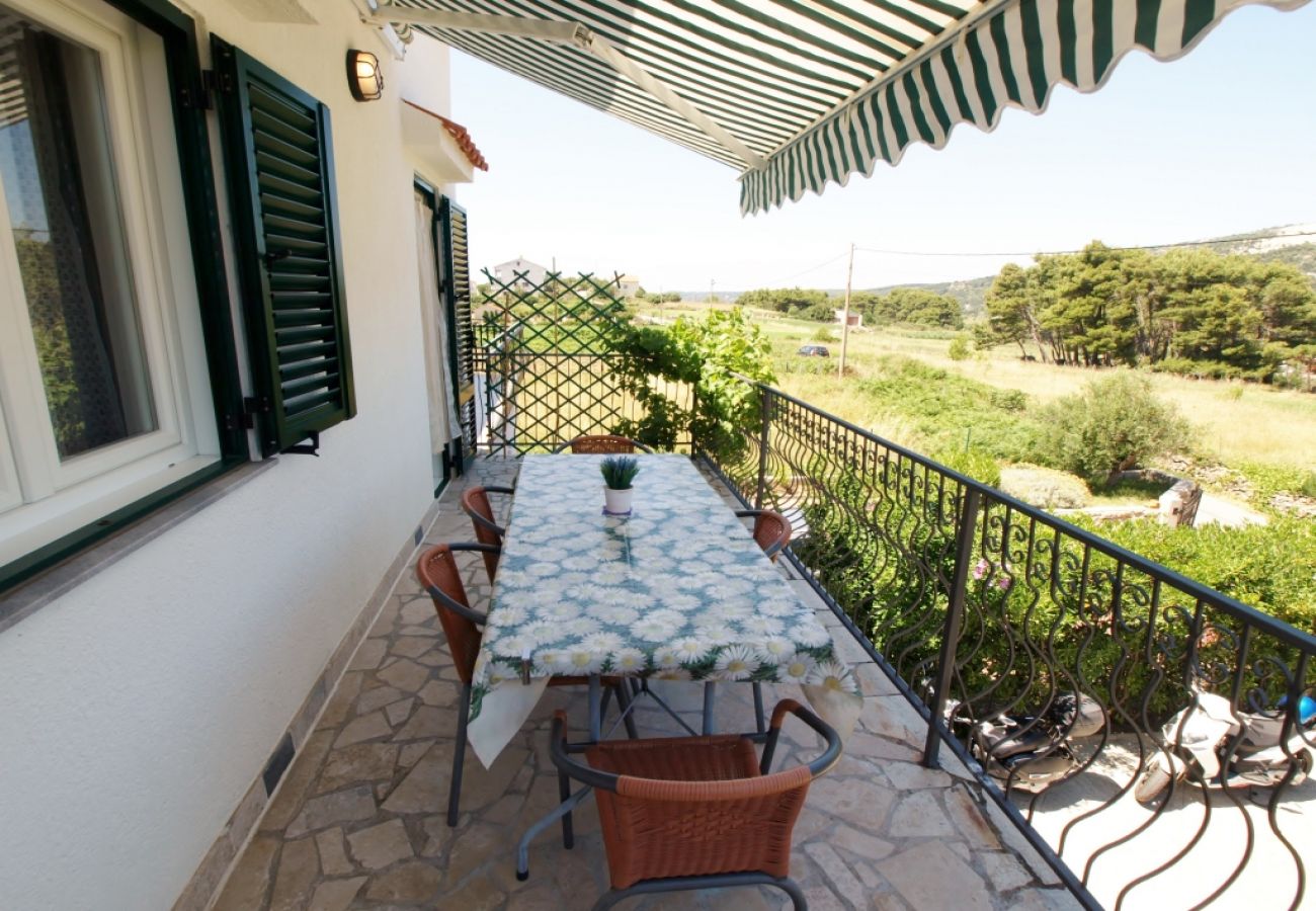 Appartement à Rab - Appartement dans Rab avec vue mer, Balcon, WIFI, Machine à laver (3728-1)